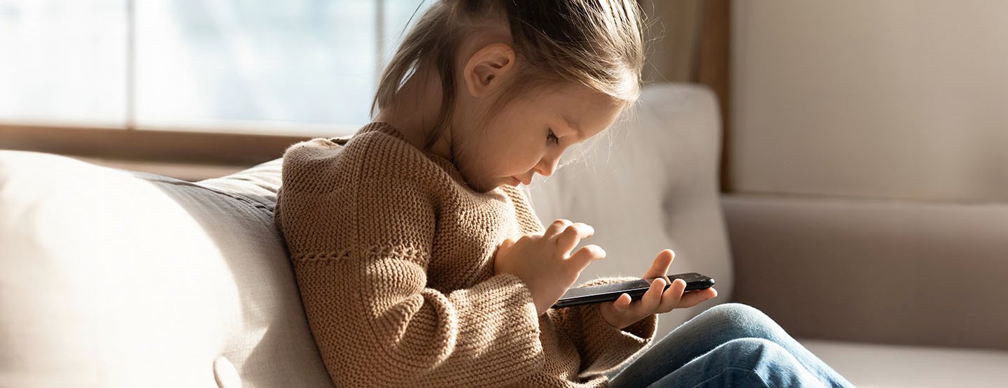 Mobilni telefoni za otroke – strokovnjaki so nam zaupali 4 pravila uporabe 