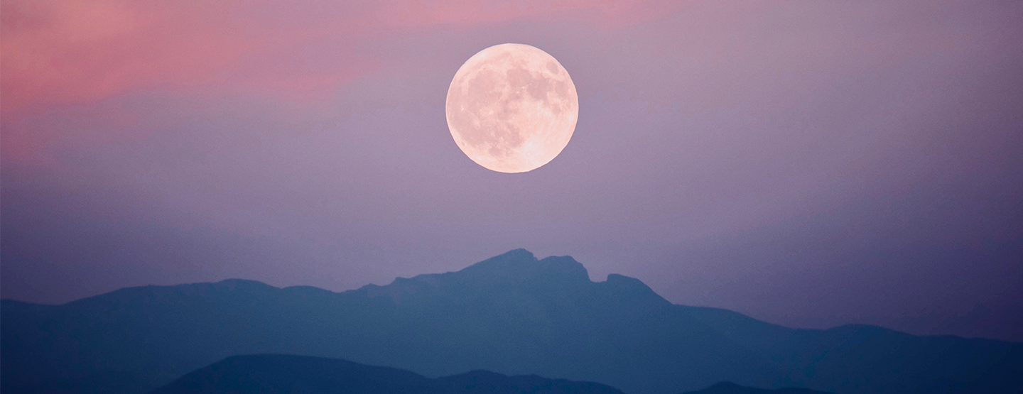 Superluna, bobrova luna in še več: Kaj pomenijo vsa ta posebna imena za polno luno? 